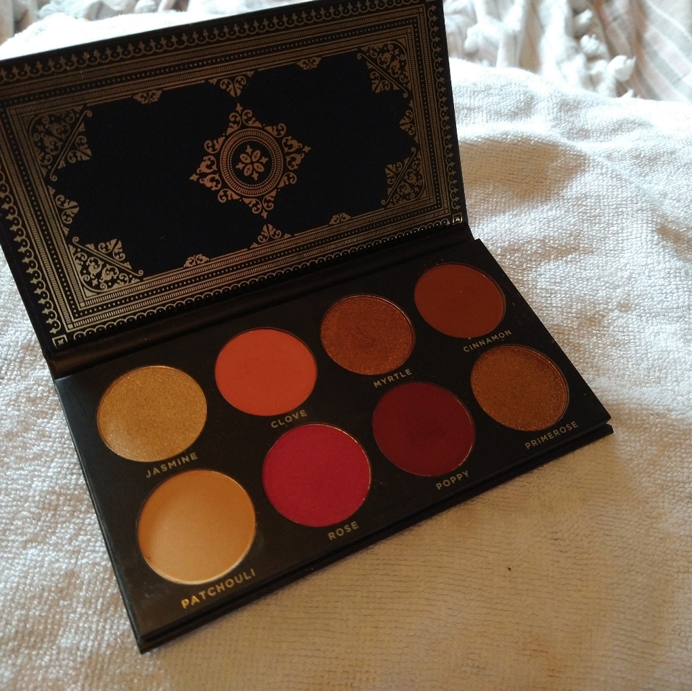 Ace Beaute Grandiose eyeshadow Palette